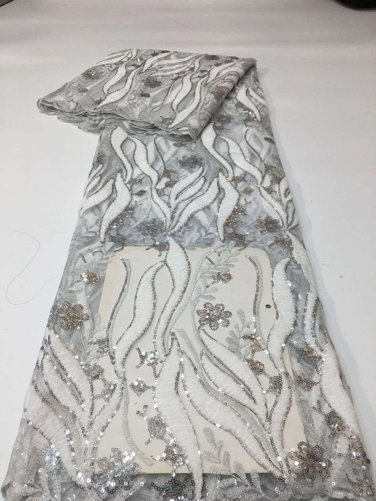 2023 African Mesh Lace Fabric With Sequins Nigerian Lace Fabric French Tulle Lace Fabric For Wedding Party Dress Sewing LYX2329
2023 African Mesh Lace Fabric With Sequins Nigerian Lace Fabric French Tulle Lace Fabric For Wedding Party Dress Sewing LYX2329