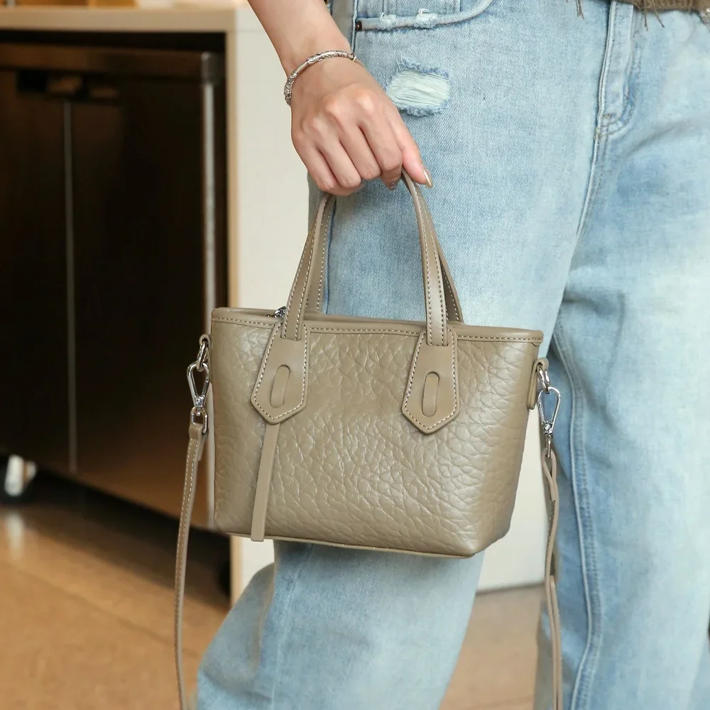 Genuine Leather Women's Bag Fashion Handbag New Cross-border Messenger Tote Bag Women's First Layer Bubble Pattern Shoulder Bag
Genuine Leather Women's Bag Fashion Handbag New Cross-border Messenger Tote Bag Women's First Layer Bubble Pattern Shoulder Bag