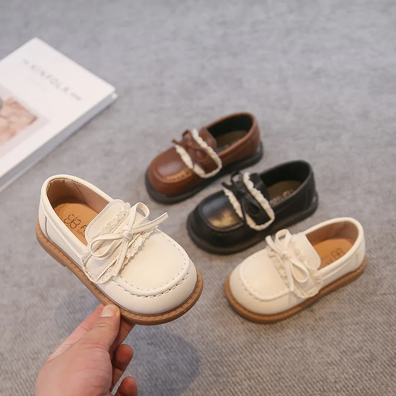 Туфли принцессы Мэри Джейн для девочек, бежевые лакированные кожаные туфли на плоской подошве, размер 21–33, обувь для малышей с бантом на мягкой подошве, повседневная обувь, детская обувь
Туфли принцессы Мэри Джейн для девочек, бежевые лакированные кожаные туфли на плоской подошве, размер 21–33, обувь для малышей с бантом на мягкой подошве, повседневная обувь, детская обувь