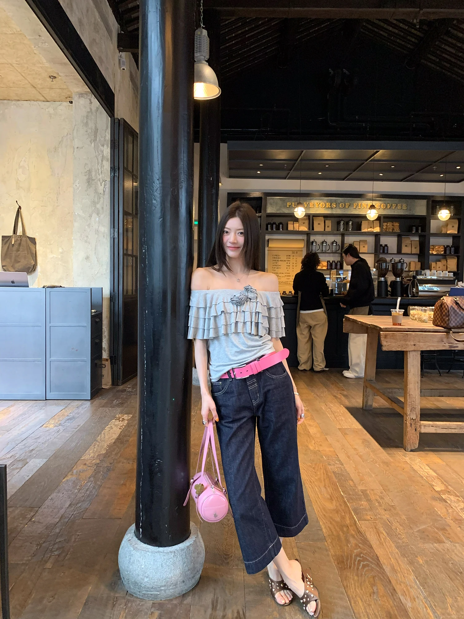 Low Waist Original Jeans Washed Micro Flared Retro Denim Pants Unmatched Fit Ladies Spring Season Non Stretch Fabric Jeans
Low Waist Original Jeans Washed Micro Flared Retro Denim Pants Unmatched Fit Ladies Spring Season Non Stretch Fabric Jeans