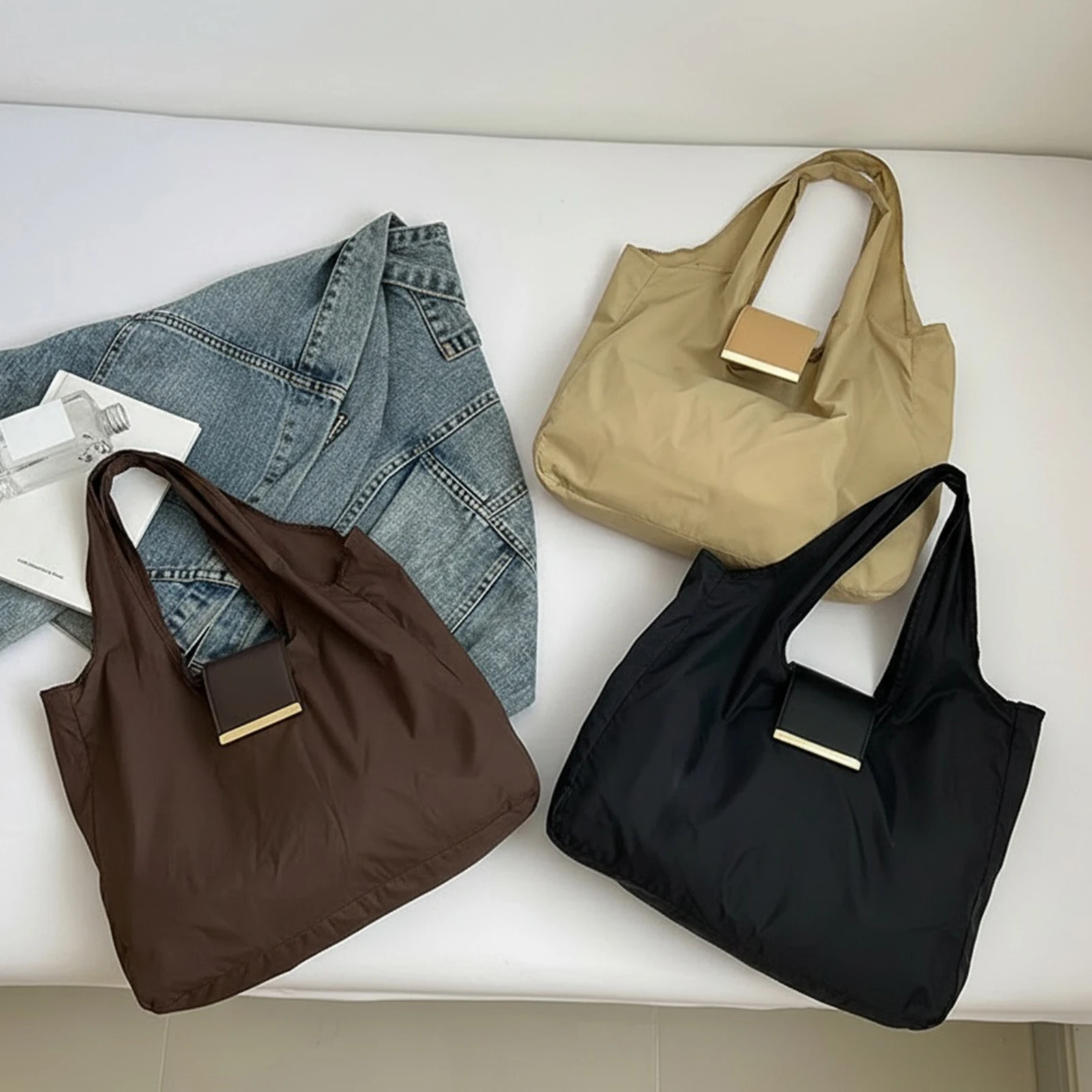 Сумка-тоут из искусственной кожи, складная, с кольцом для ключей, вместительная, портативная, для путешествий, пляжа, шопинга
Сумка-тоут из искусственной кожи, складная, с кольцом для ключей, вместительная, портативная, для путешествий, пляжа, шопинга