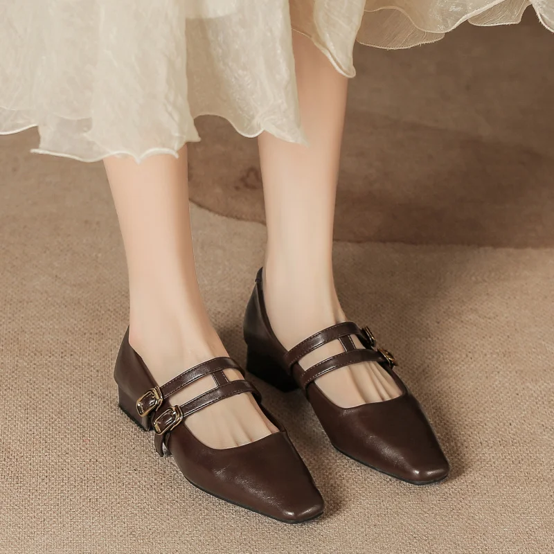 New autumn and winter single shoes with square toe, retro chunky heel, Mary Jane style, low heel, shallow leather shoes with
New autumn and winter single shoes with square toe, retro chunky heel, Mary Jane style, low heel, shallow leather shoes with