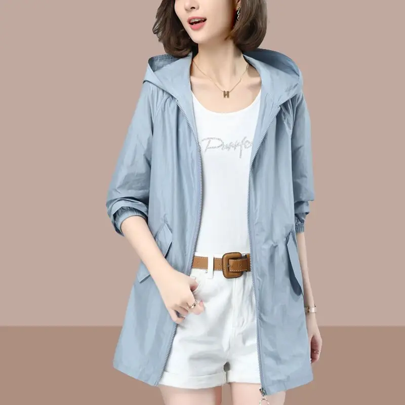 2024 New Summer Women Hooded Sun Protection Clothing Female Casual Zipper Thin Jackets Ladies Loose Sun UV-proof Coats S21
2024 New Summer Women Hooded Sun Protection Clothing Female Casual Zipper Thin Jackets Ladies Loose Sun UV-proof Coats S21