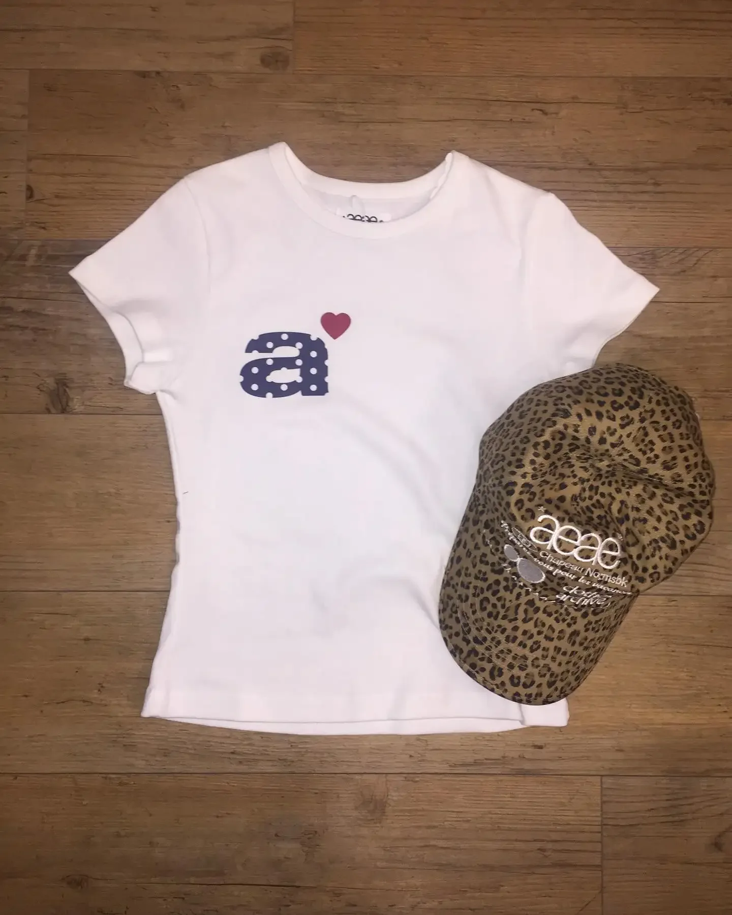 Korean Aeae Retro Letter Printing Slim Spice Girl Shoulder Short T-shirt Y2K Harajuku Hip Hop Goth Casual Joker Top Street Wear
Korean Aeae Retro Letter Printing Slim Spice Girl Shoulder Short T-shirt Y2K Harajuku Hip Hop Goth Casual Joker Top Street Wear
