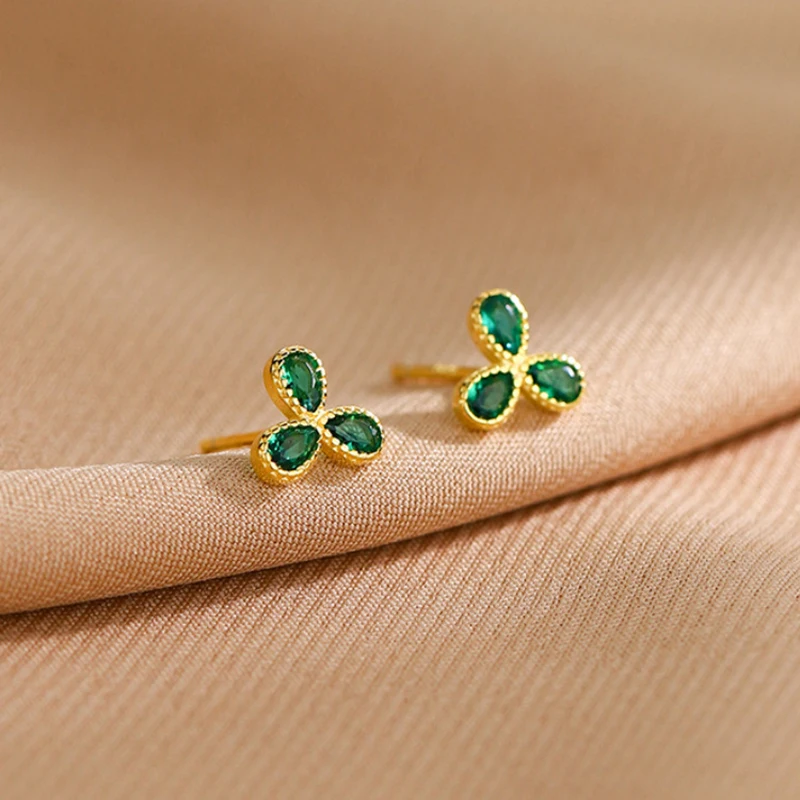Real 925 Sterling Silver Emerald Zircon Clover Mini Stud Earrings For Women Classic Fine Jewelry Light Luxury Accessories
Real 925 Sterling Silver Emerald Zircon Clover Mini Stud Earrings For Women Classic Fine Jewelry Light Luxury Accessories