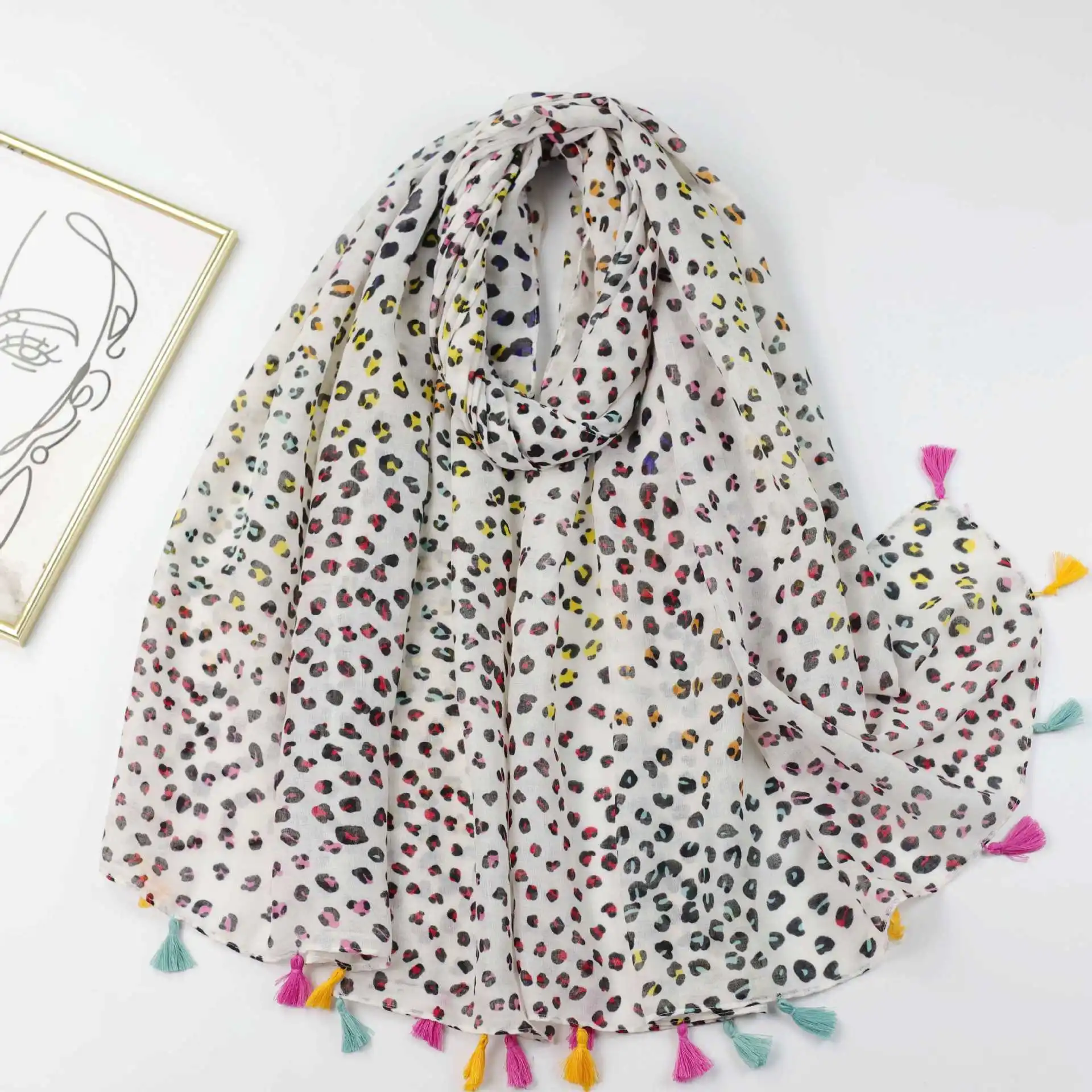 2024 New Spring Fashion Leopard Print Tassel Scarf Shawls Long Women Foulard Pattern Scarves Hijab Wrap Free Shipping
2024 New Spring Fashion Leopard Print Tassel Scarf Shawls Long Women Foulard Pattern Scarves Hijab Wrap Free Shipping