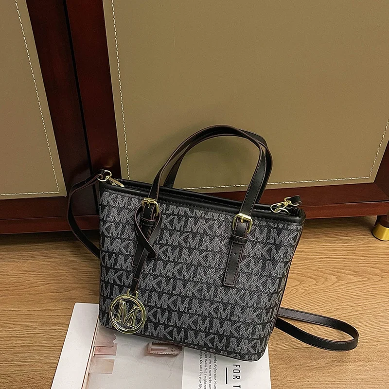 Vintage Ladies Tote Bag Large Capacity Fashion Elegant Handbag Classic Underarm Bag Women's Shopping Bag
Vintage Ladies Tote Bag Large Capacity Fashion Elegant Handbag Classic Underarm Bag Women's Shopping Bag