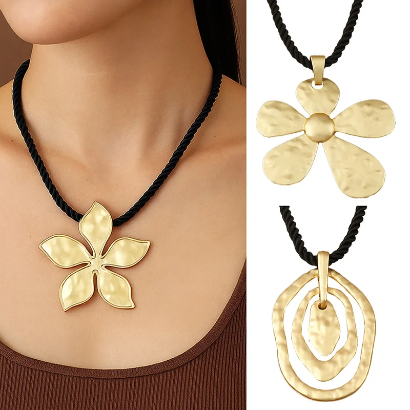 1pc Matte Gold Elegant Pendant On Black Cord Summer Beach Style Chunky Necklace Jewelry,Suitable For Daily Wear ,Gift For Her 
1pc Matte Gold Elegant Pendant On Black Cord Summer Beach Style Chunky Necklace Jewelry,Suitable For Daily Wear ,Gift For Her