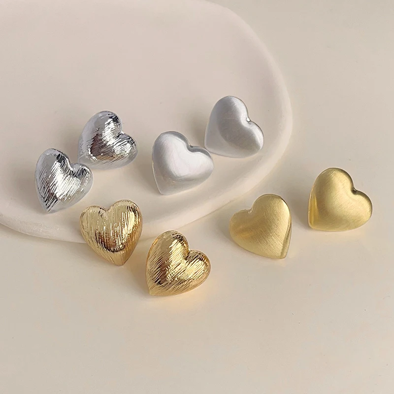 Real 925 Sterling Silver Matte Heart 18K Gold Stud Earrings For Women Trendy Fine Jewelry Small Niche Luxury Accessories
Real 925 Sterling Silver Matte Heart 18K Gold Stud Earrings For Women Trendy Fine Jewelry Small Niche Luxury Accessories