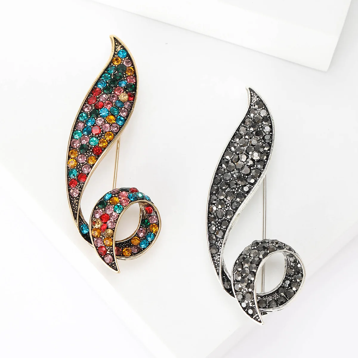 Vintage Gun Black Rhinestone Brooch, Suitable For Both Men And Women, Office, Party, Friends, Daily Gift, Jewelry And Accessory
Vintage Gun Black Rhinestone Brooch, Suitable For Both Men And Women, Office, Party, Friends, Daily Gift, Jewelry And Accessory