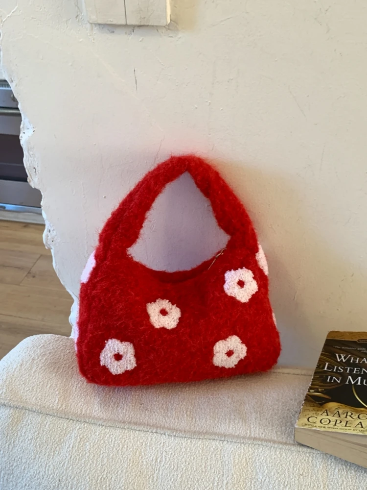 Женская модная шерстяная сумка с милым цветком, новинка 2025, универсальная повседневная сумка Lazy Sle с мягкой ручкой
Женская модная шерстяная сумка с милым цветком, новинка 2025, универсальная повседневная сумка Lazy Sle с мягкой ручкой