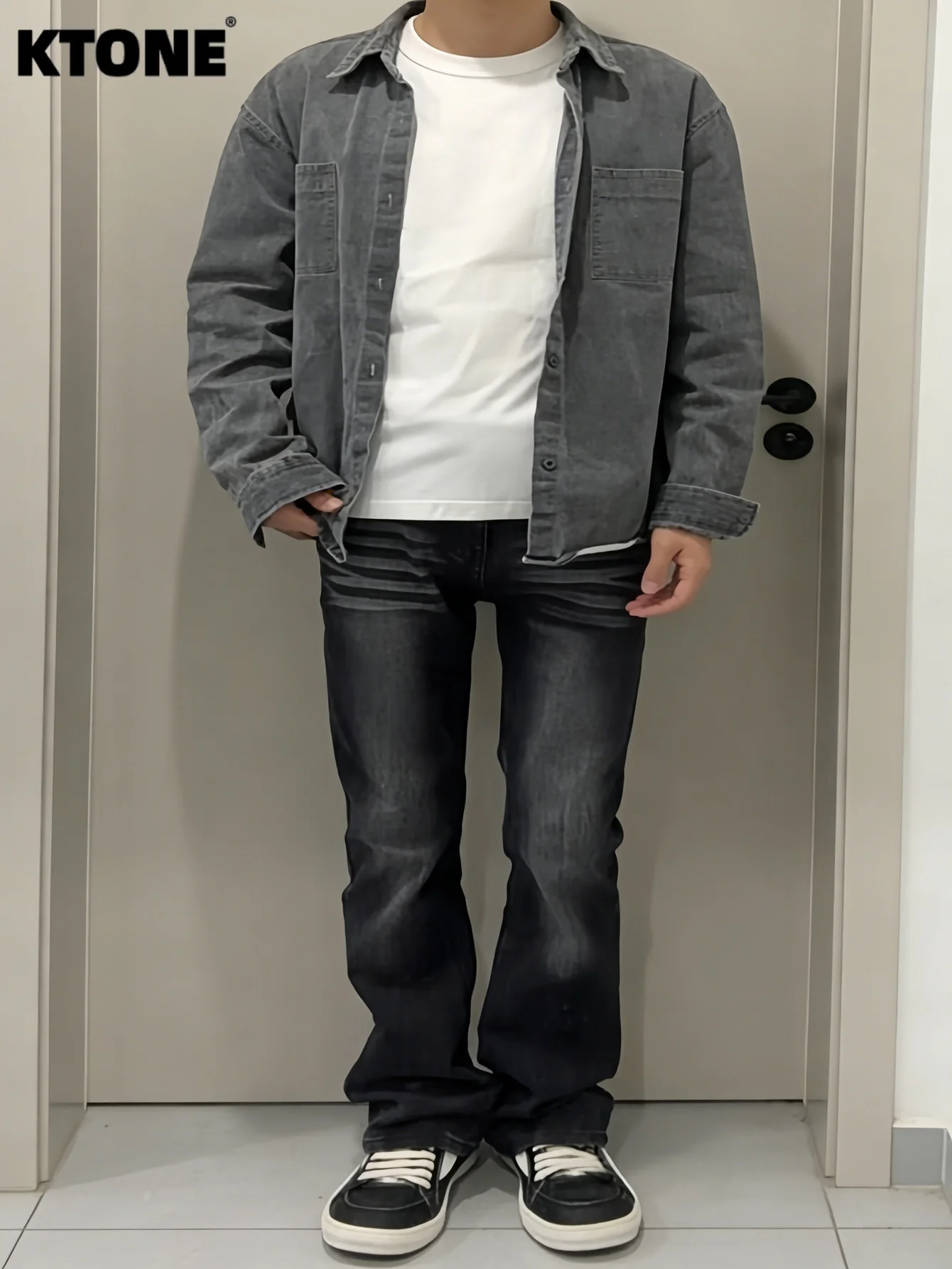 Plain Jeans Men and Women Black Slim Retro Jeans Y2K Original Drip No accessories or belts included
Plain Jeans Men and Women Black Slim Retro Jeans Y2K Original Drip No accessories or belts included