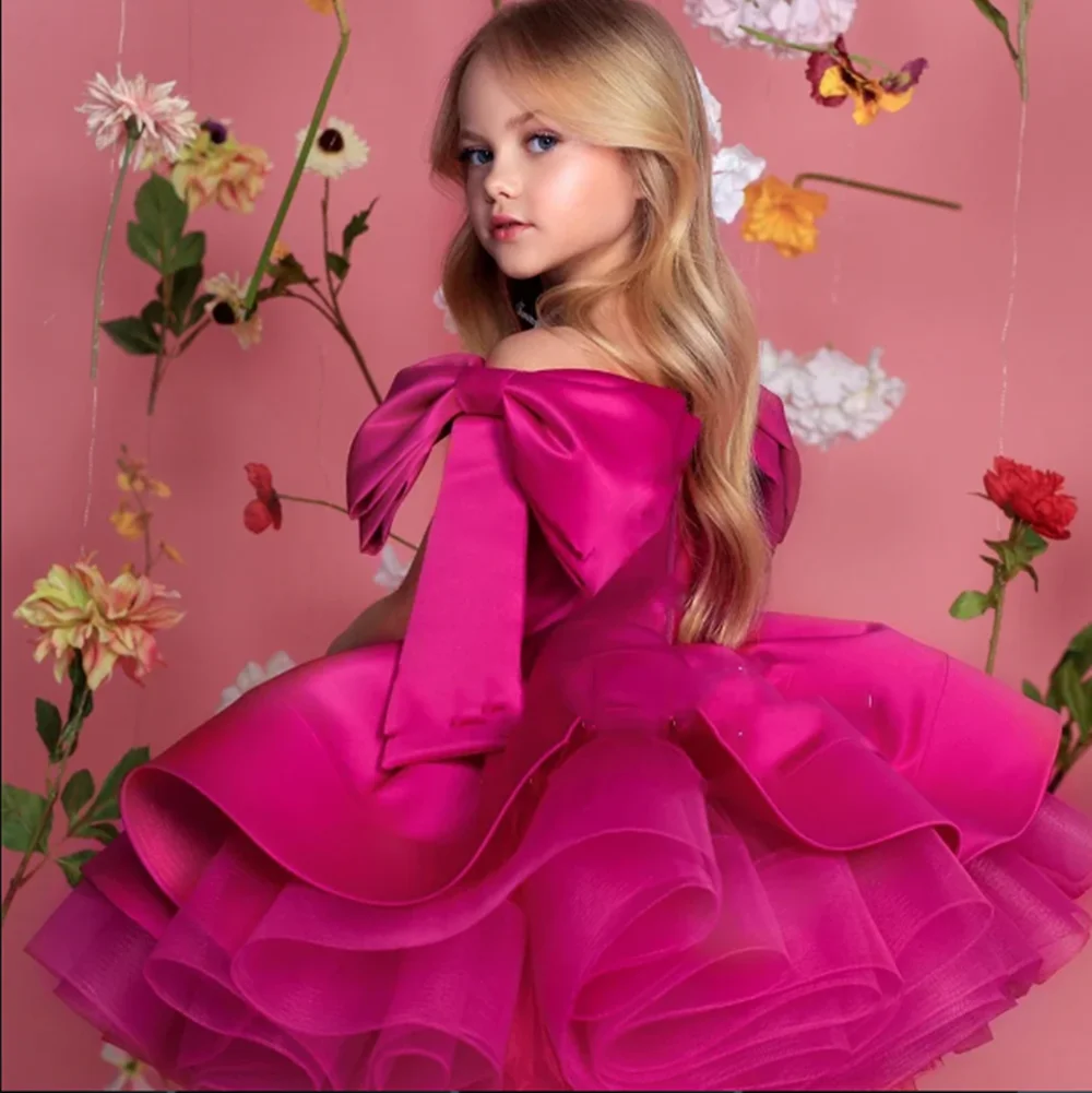 Lovely Off Shoulder Flower Girl Dress Knee Length Bow Puff Ruffles Satin Dresses For Kids Customized First Communion Gown
Lovely Off Shoulder Flower Girl Dress Knee Length Bow Puff Ruffles Satin Dresses For Kids Customized First Communion Gown