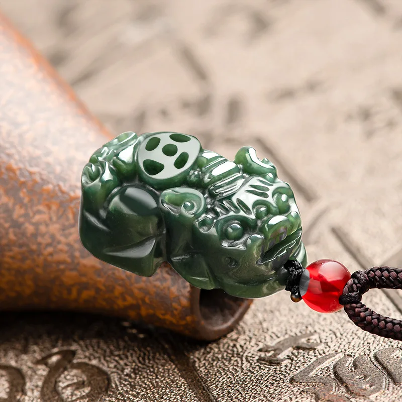Натуральный антикварный кулон Hetian Green Nephrite Mini Pi Xiu, натуральный удачи, привлекающий зверь, унисекс, нефритовый орнамент для мужчин и женщин
Натуральный антикварный кулон Hetian Green Nephrite Mini Pi Xiu, натуральный удачи, привлекающий зверь, унисекс, нефритовый орнамент для мужчин и женщин