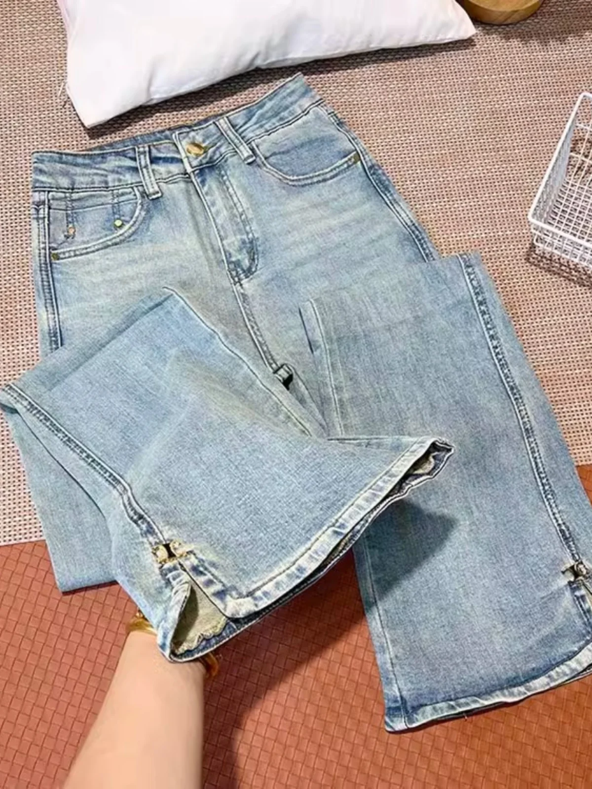 High Waist Bell Bottom Jeans Women's Slimming Lengthening High Heels Spring Summer Long Pants Light Color Denim Fabric
High Waist Bell Bottom Jeans Women's Slimming Lengthening High Heels Spring Summer Long Pants Light Color Denim Fabric