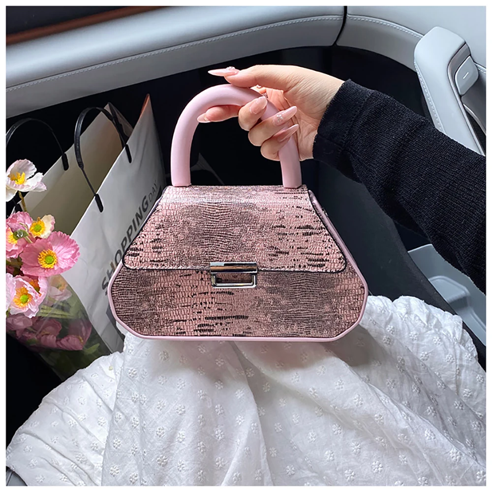 Women's Hard Handbag 2025 New Creative Snakeskin Texture Top-handle Crossbody Bags Versatile Shopping Single Shoulder Bag
Women's Hard Handbag 2025 New Creative Snakeskin Texture Top-handle Crossbody Bags Versatile Shopping Single Shoulder Bag