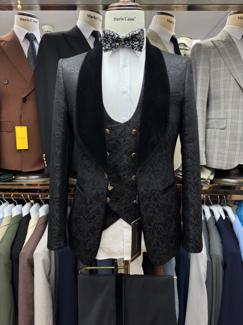 Black Jacquard Slim Fit Suits 3 Pieces Dancing Wear,Elegant Shawl Lapel Men's Suit Set Wedding Groom Sets,Plus Size Tuxedo S-3XL
Black Jacquard Slim Fit Suits 3 Pieces Dancing Wear,Elegant Shawl Lapel Men's Suit Set Wedding Groom Sets,Plus Size Tuxedo S-3XL