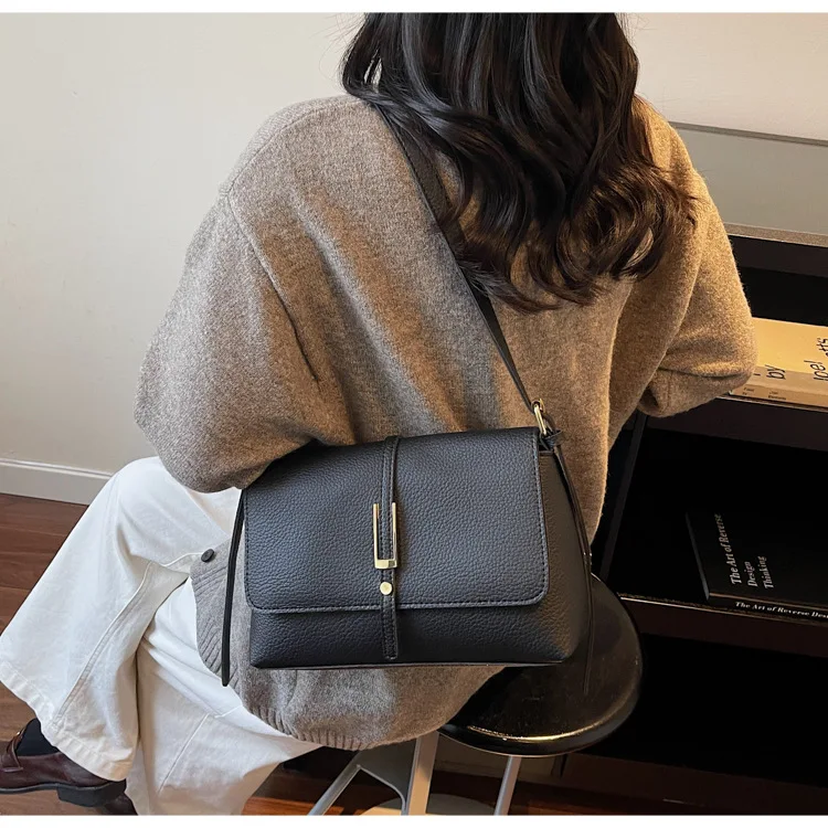 Winter Hot-selling Women's Large-capacity Square Bag High-end Niche Light Luxury Casual Shoulder Bag Design By Famous Designers
Winter Hot-selling Women's Large-capacity Square Bag High-end Niche Light Luxury Casual Shoulder Bag Design By Famous Designers