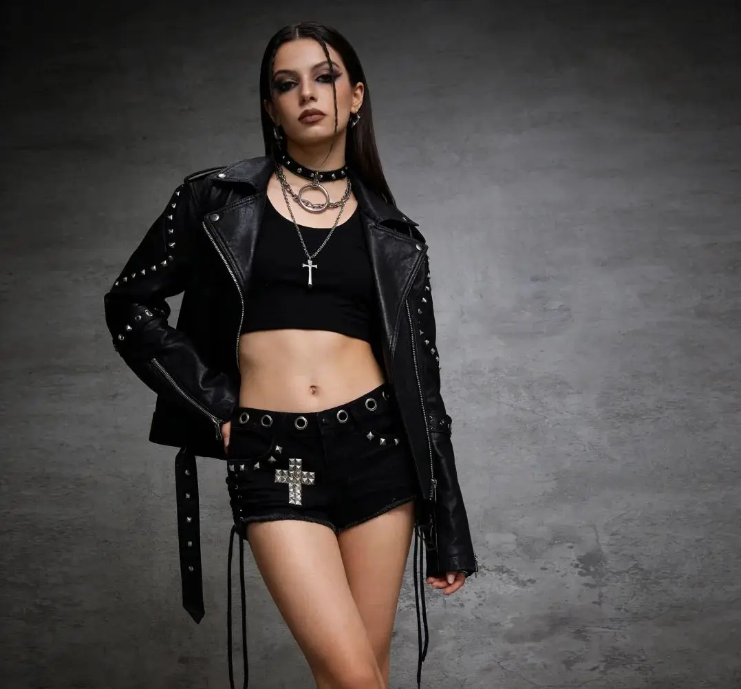 Y2K summer men's and women's street style Gothic cross hot stamping design trendy brand Millennium shorts Gothic style
Y2K summer men's and women's street style Gothic cross hot stamping design trendy brand Millennium shorts Gothic style