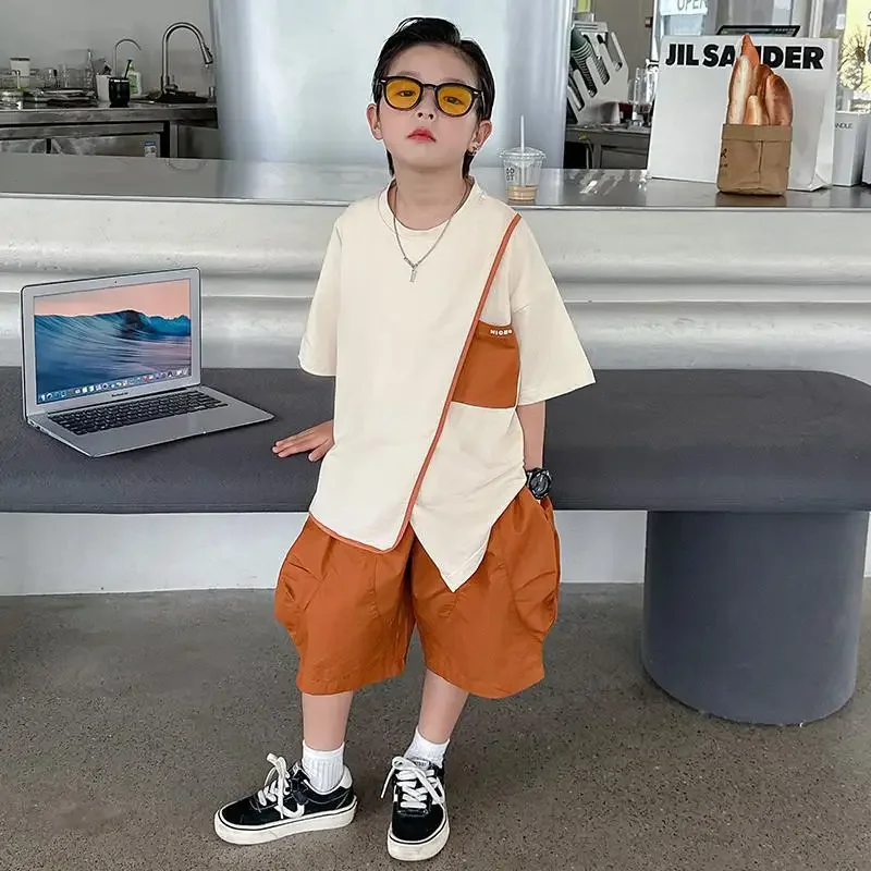 Boys' Sets T-shirt Shorts Two-piece Summer Suits Mid Size Boy Pop Street Loose Contrasting Colors Tops Cargo Pants Fashion Suits
Boys' Sets T-shirt Shorts Two-piece Summer Suits Mid Size Boy Pop Street Loose Contrasting Colors Tops Cargo Pants Fashion Suits