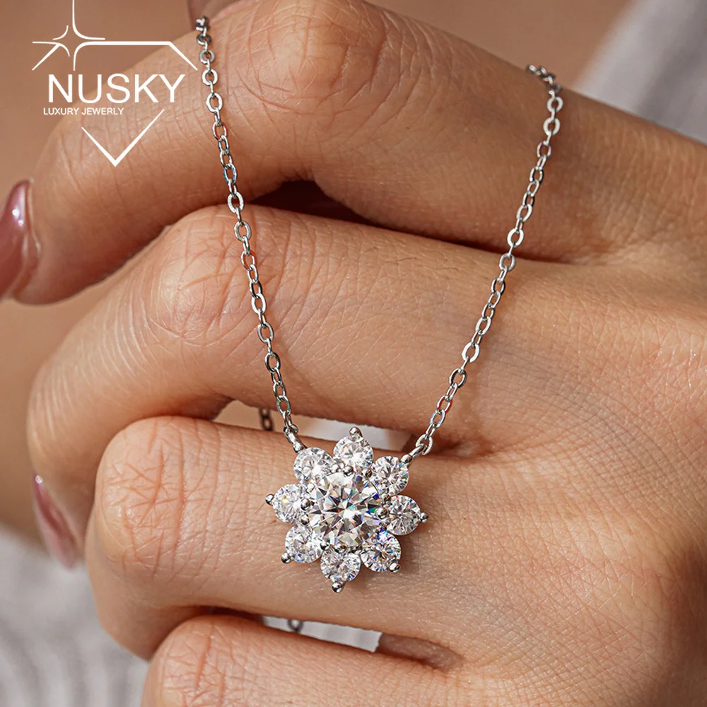 0.5-3CT Sunflower Full Moissanite Pendant Necklace for Women D Color Lab Diamond S925 Silver Fine Jewelry Bridal Birthday Gifts
0.5-3CT Sunflower Full Moissanite Pendant Necklace for Women D Color Lab Diamond S925 Silver Fine Jewelry Bridal Birthday Gifts