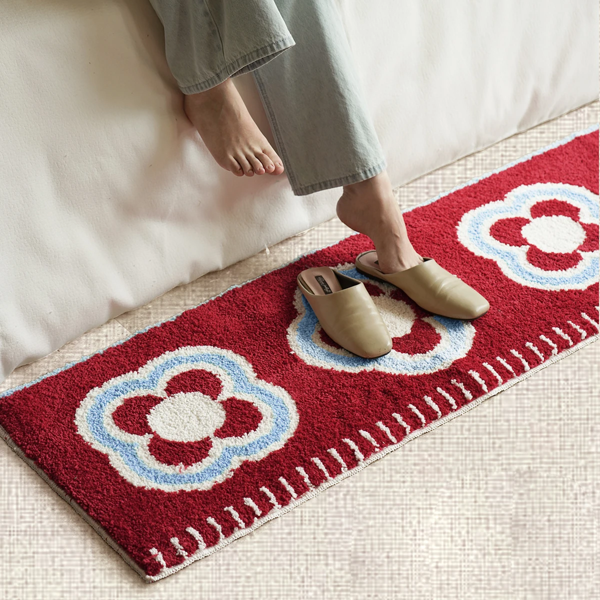 Long Tufting Floral Bedroom Rug Tufted Living Area Carpet Bathmat Soft Floor Pad Tidy Mat Aesthetic Home Room Decor 45x160cm
Long Tufting Floral Bedroom Rug Tufted Living Area Carpet Bathmat Soft Floor Pad Tidy Mat Aesthetic Home Room Decor 45x160cm