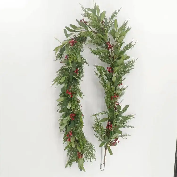 Искусственный рождественский венок из листьев оливы, листьев кипариса и красных ягод, рождественское украшение
Искусственный рождественский венок из листьев оливы, листьев кипариса и красных ягод, рождественское украшение