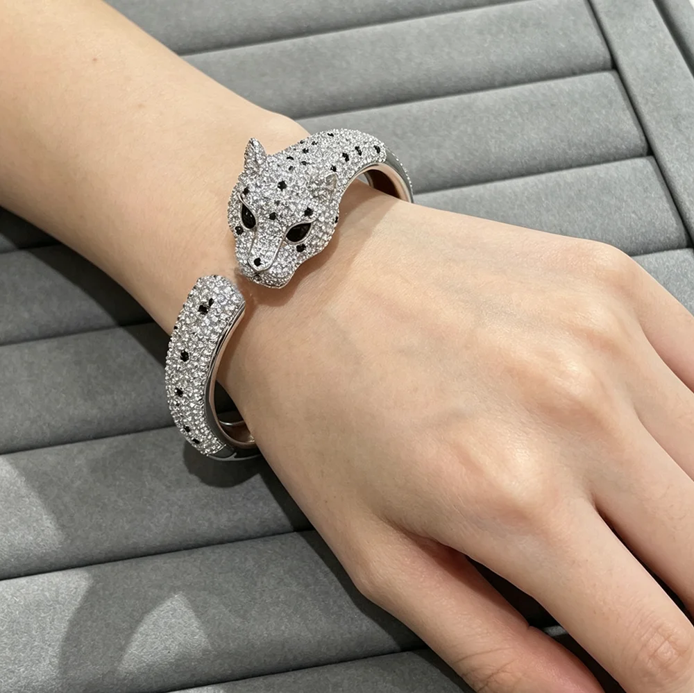 New Multi-color European and American Wind Leopard Animal Bracelet Women's Daily Travel Party Gifts Accessories Jewelry Z-114
New Multi-color European and American Wind Leopard Animal Bracelet Women's Daily Travel Party Gifts Accessories Jewelry Z-114