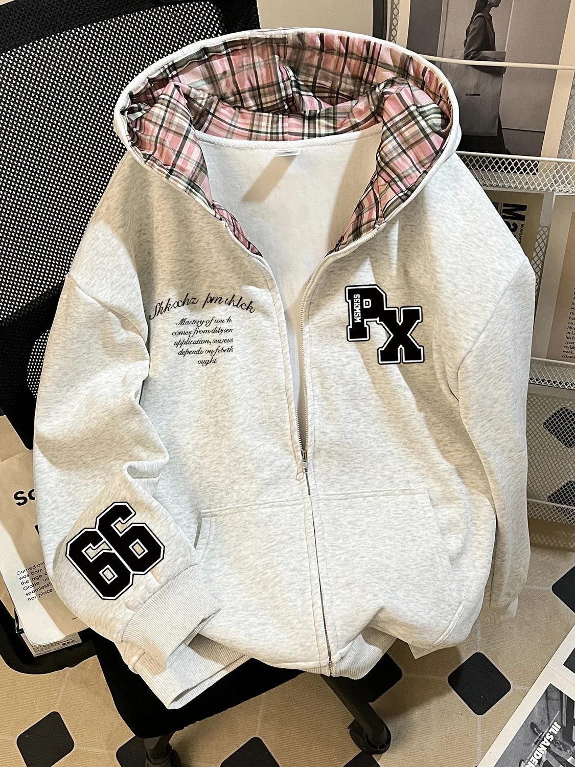 Trendy American High Street Fleece Lined Hoodie Women's Plaid Letter Print Winter Jacket for Junior College Girls
Trendy American High Street Fleece Lined Hoodie Women's Plaid Letter Print Winter Jacket for Junior College Girls