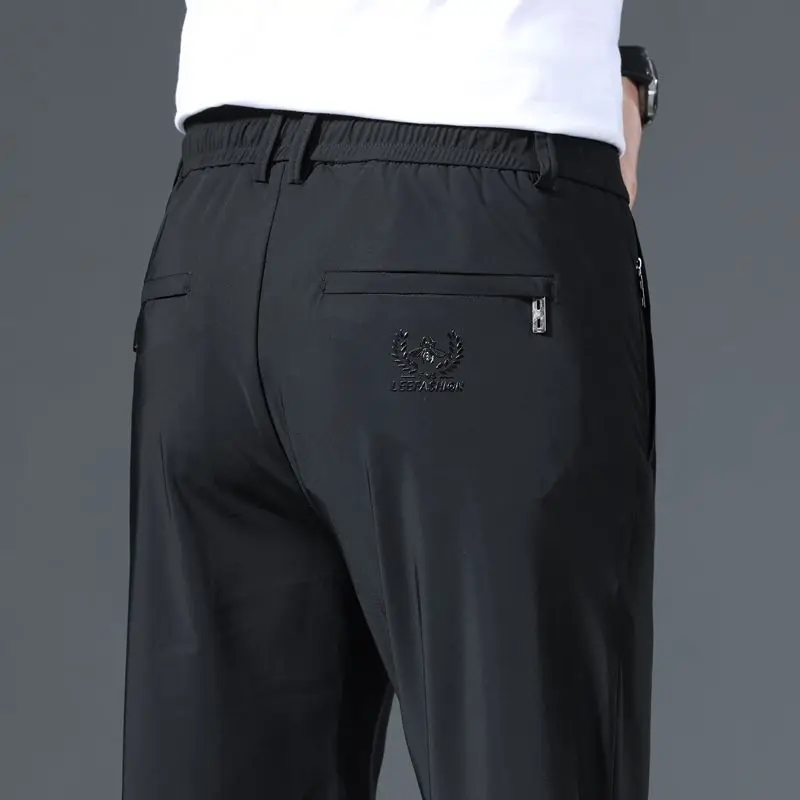 Весенне-летние мужские повседневные брюки, прямые облегающие брюки для бега с эластичной резинкой на талии, корейские классические синие, черные, серые мужские брендовые брюки
Весенне-летние мужские повседневные брюки, прямые облегающие брюки для бега с эластичной резинкой на талии, корейские классические синие, черные, серые мужские брендовые брюки