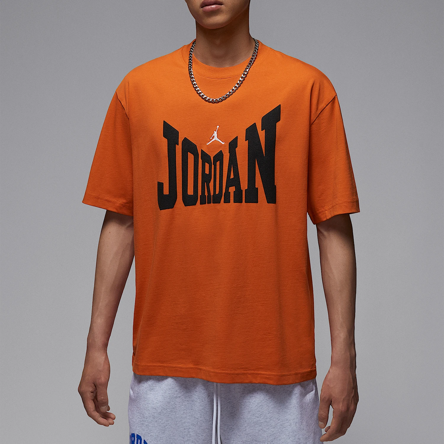Nike genuine JORDAN men's sports and leisure breathable printed short sleeved shirt HV3895-805
Nike genuine JORDAN men's sports and leisure breathable printed short sleeved shirt HV3895-805