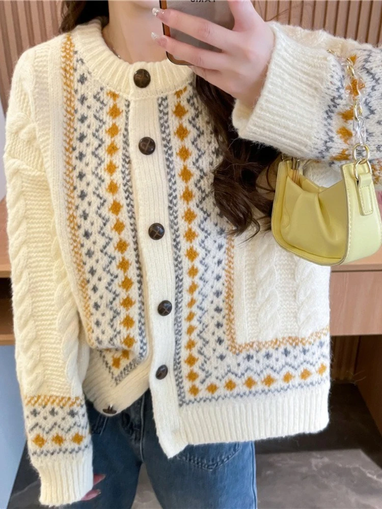 Korobov Autumn Korean O Neck all match long sleeve loose Single breasted Jacquard Knitted Cardigan
Korobov Autumn Korean O Neck all match long sleeve loose Single breasted Jacquard Knitted Cardigan