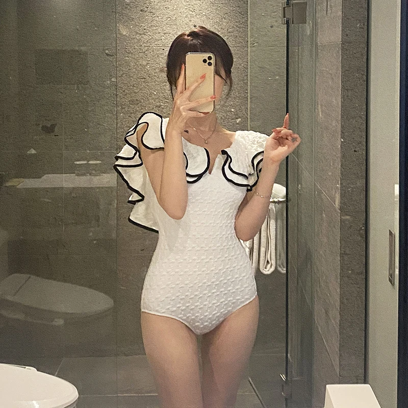 2026 New Women's One-Piece Swimsuit Casual Style Black White Lace Trim Thermal Spa Cover-Up Slimming Belly Concealing
2026 New Women's One-Piece Swimsuit Casual Style Black White Lace Trim Thermal Spa Cover-Up Slimming Belly Concealing