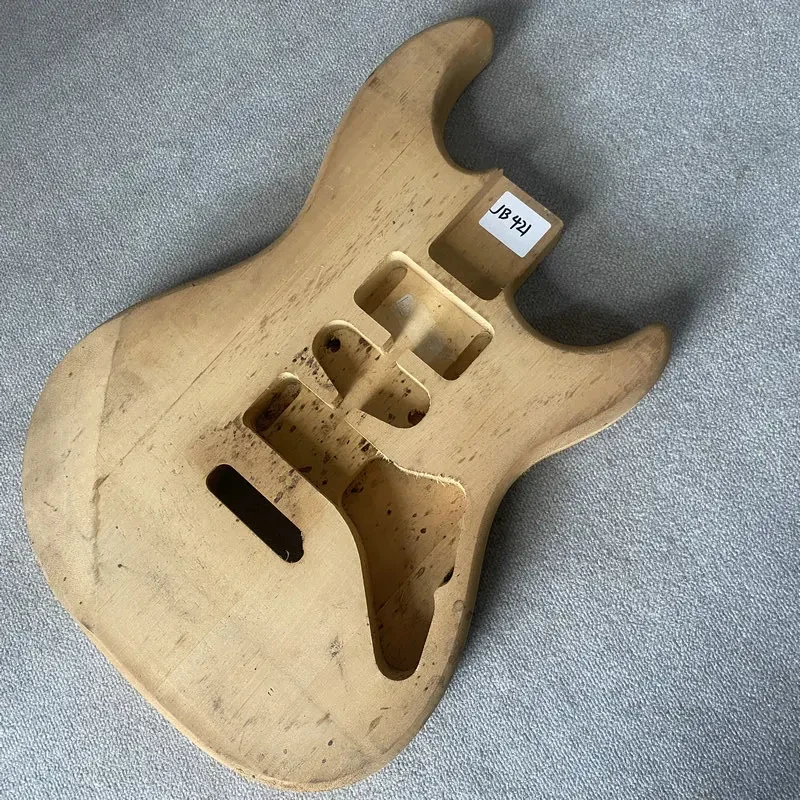 Корпус электрогитары JB421 Custom Natural Solid Basswood, 6-струнный, с звукоснимателями SSH, тремоло-бриджем, без покраски, необработанный, для самостоятельной сборки.
Корпус электрогитары JB421 Custom Natural Solid Basswood, 6-струнный, с звукоснимателями SSH, тремоло-бриджем, без покраски, необработанный, для самостоятельной сборки.