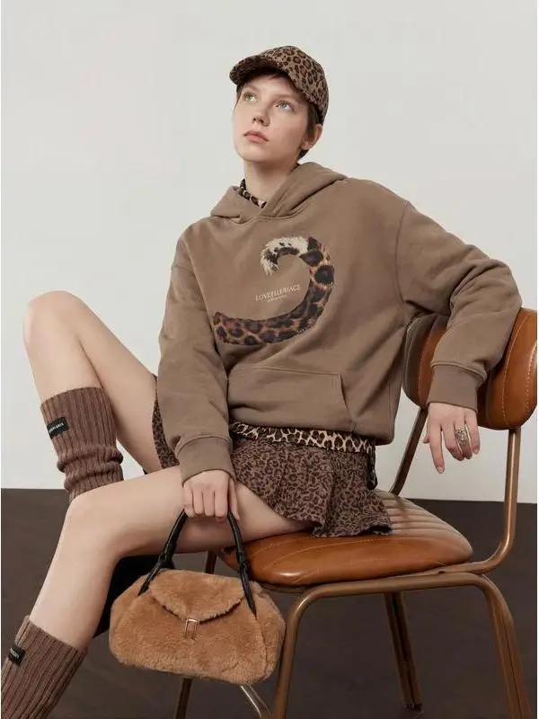 Brown Fleece Lined Hoodie Women's Loose Casual Top Spring 2026 New Leopard Tail Print Comfortable Long Sleeve Sweatshirt
Brown Fleece Lined Hoodie Women's Loose Casual Top Spring 2026 New Leopard Tail Print Comfortable Long Sleeve Sweatshirt