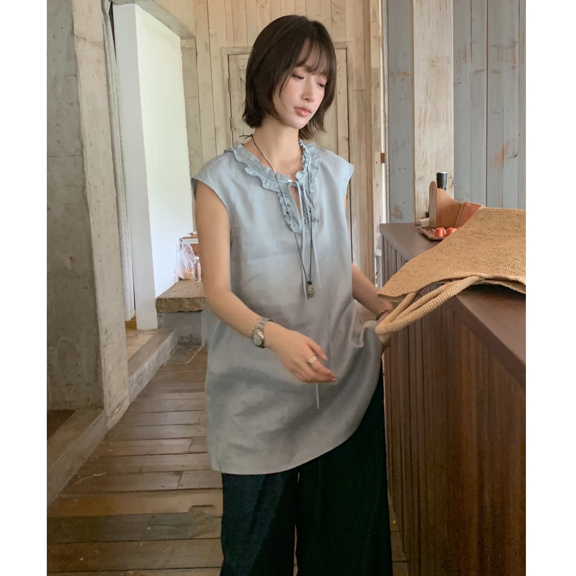 Summer New Design Long Sleeveless Shirt Women's Fashion Korean Style Patchwork Tie Neck Gown Versatile Clothes for All Ages
Summer New Design Long Sleeveless Shirt Women's Fashion Korean Style Patchwork Tie Neck Gown Versatile Clothes for All Ages