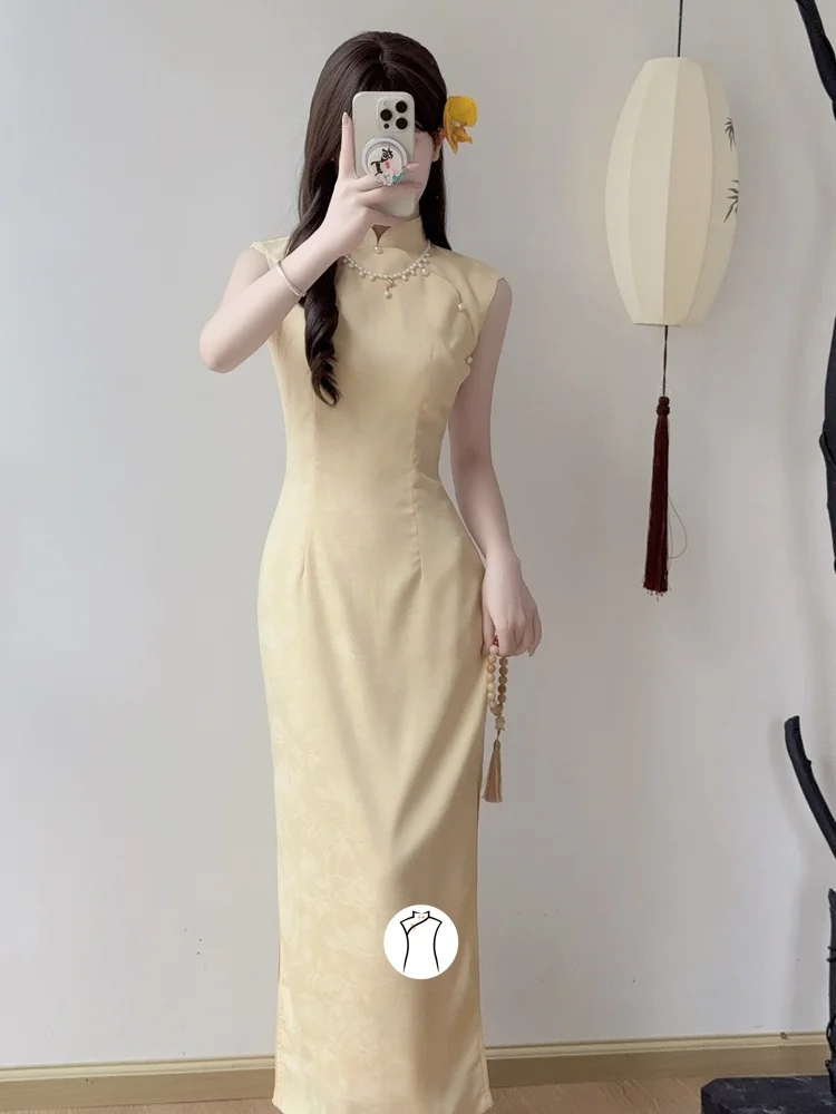 Young Girl's Yellow Sleeveless Long Qipao Elegant Simple Style Breathable Summer Fashionable Chinese Traditional Long Dress
Young Girl's Yellow Sleeveless Long Qipao Elegant Simple Style Breathable Summer Fashionable Chinese Traditional Long Dress
