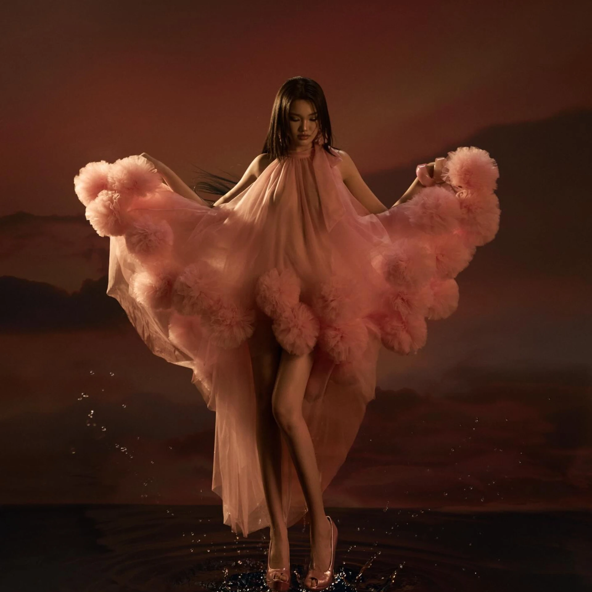 Ethereal 2026 New Women Halter Neck Fluffy Pompom Tulle Dress Pink Faux Fur A-Line Party Evening Gown Avant-Garde Haute Couture
Ethereal 2026 New Women Halter Neck Fluffy Pompom Tulle Dress Pink Faux Fur A-Line Party Evening Gown Avant-Garde Haute Couture