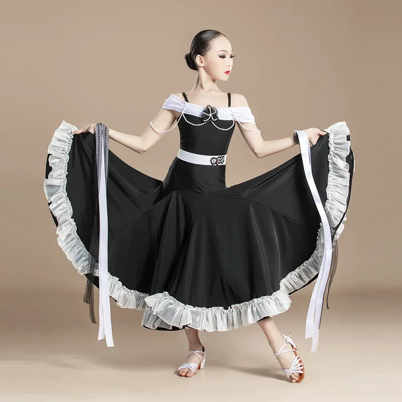 New style performance dress for modern dance for girls, waltz training competition dress, dance skirt with large skirt hem.
New style performance dress for modern dance for girls, waltz training competition dress, dance skirt with large skirt hem.
