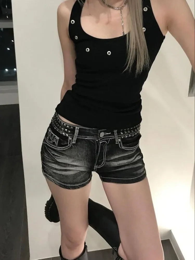 Y2K Vintage Punk Sexy Studded Embroidery Washed Low Rise Denim Hot Shorts Women Girls Slim Fit Bodycon Daily Party Clubwear
Y2K Vintage Punk Sexy Studded Embroidery Washed Low Rise Denim Hot Shorts Women Girls Slim Fit Bodycon Daily Party Clubwear