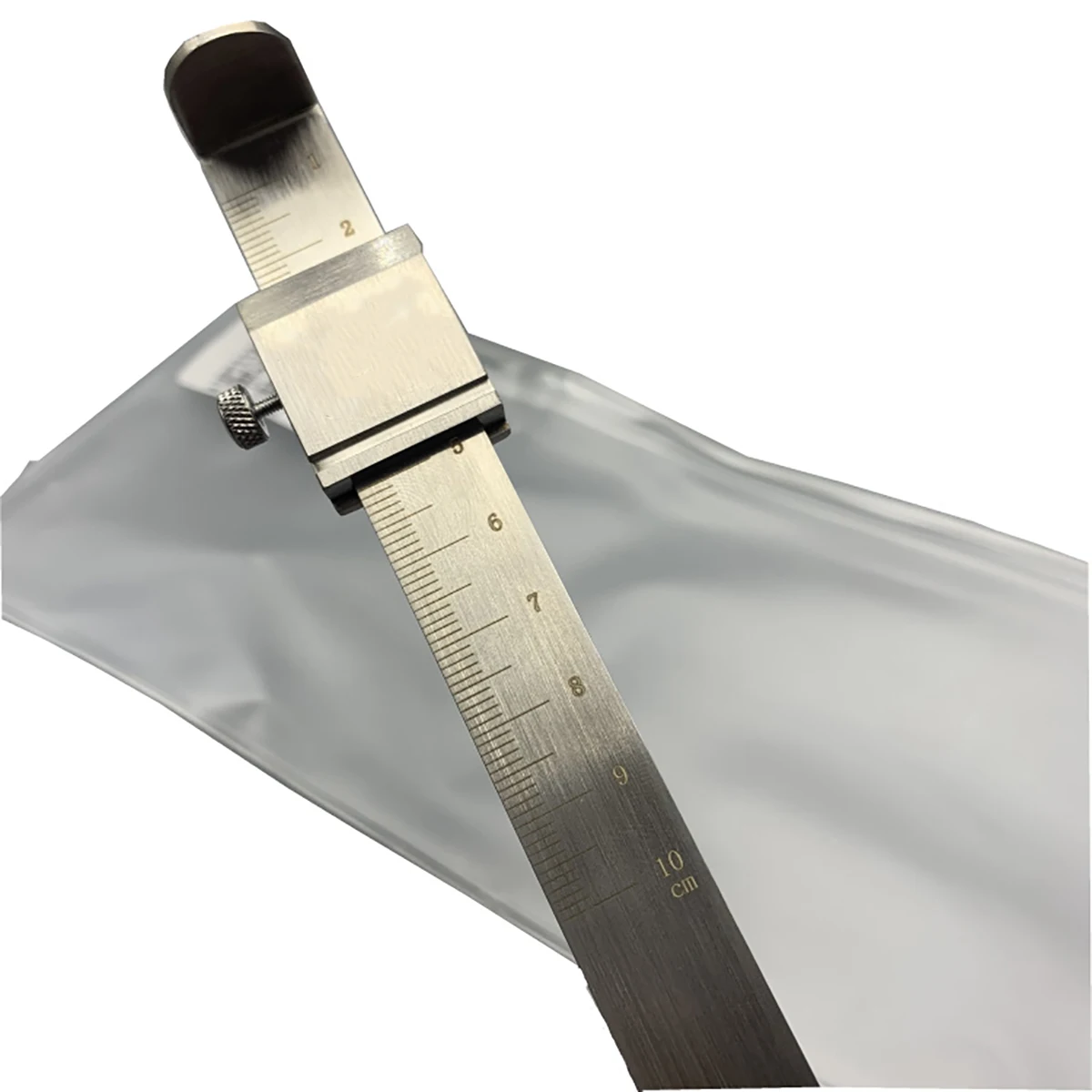 1 Pcs Dental Vertical Distance Caliper Main Ruler and Auxiliary Ruler for Measure Bottom of the Nose and Chin of the Human Face
1 Pcs Dental Vertical Distance Caliper Main Ruler and Auxiliary Ruler for Measure Bottom of the Nose and Chin of the Human Face