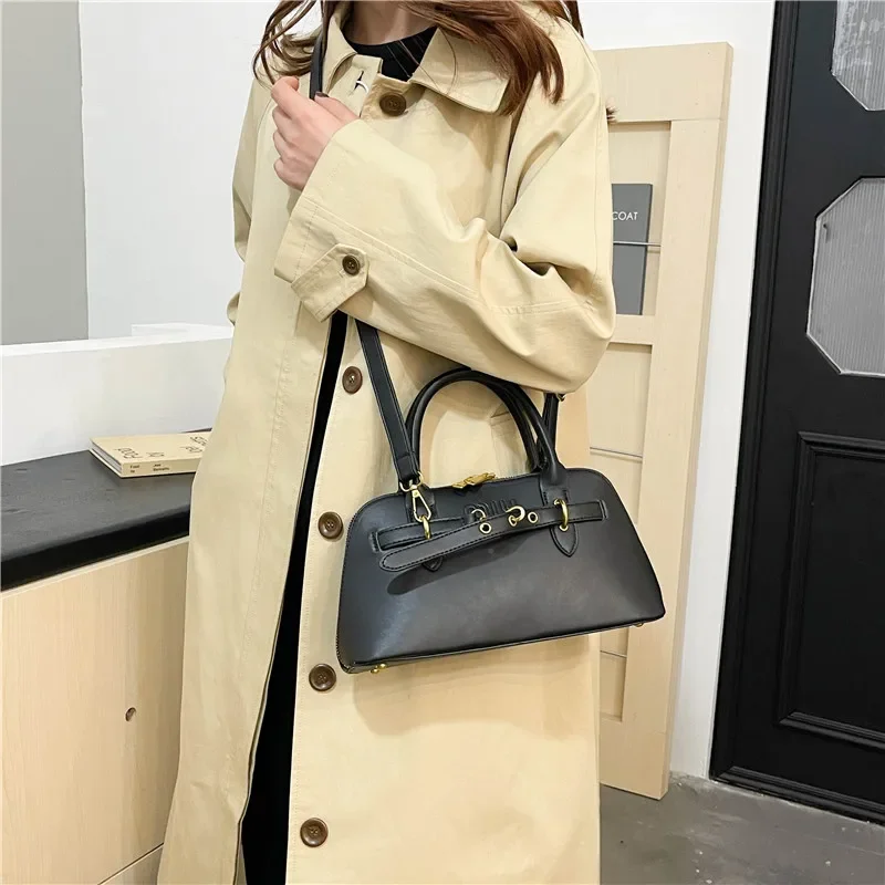 20205 Unique Letter Logo Tote Bag Women's High-End Minimalist Crossbody Handbag Vintage Leather Fashionable Designer Purse
20205 Unique Letter Logo Tote Bag Women's High-End Minimalist Crossbody Handbag Vintage Leather Fashionable Designer Purse