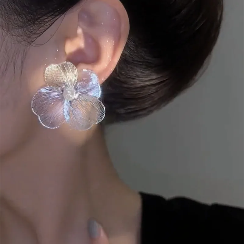 Exaggerated large flower earrings, new high-end design, niche temperament, socialite pearl earrings, earrings gifts
Exaggerated large flower earrings, new high-end design, niche temperament, socialite pearl earrings, earrings gifts