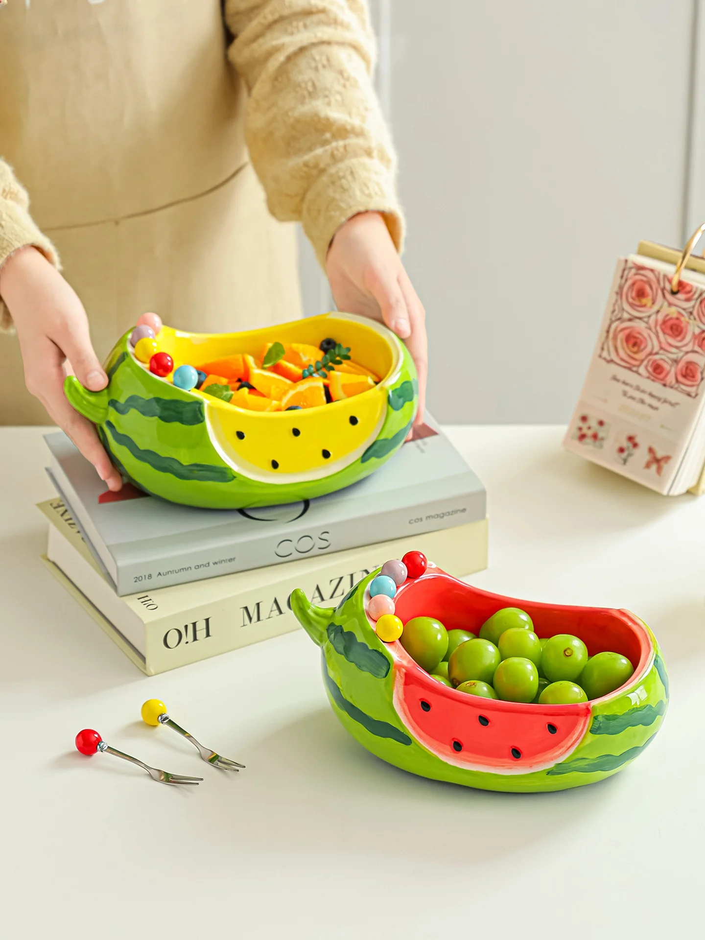Creative Watermelon Ceramic Fruit Plate Stainless Steel Fork Set Cute Fruit Forks for Living Room Tea Table High Aesthetic Value
Creative Watermelon Ceramic Fruit Plate Stainless Steel Fork Set Cute Fruit Forks for Living Room Tea Table High Aesthetic Value
