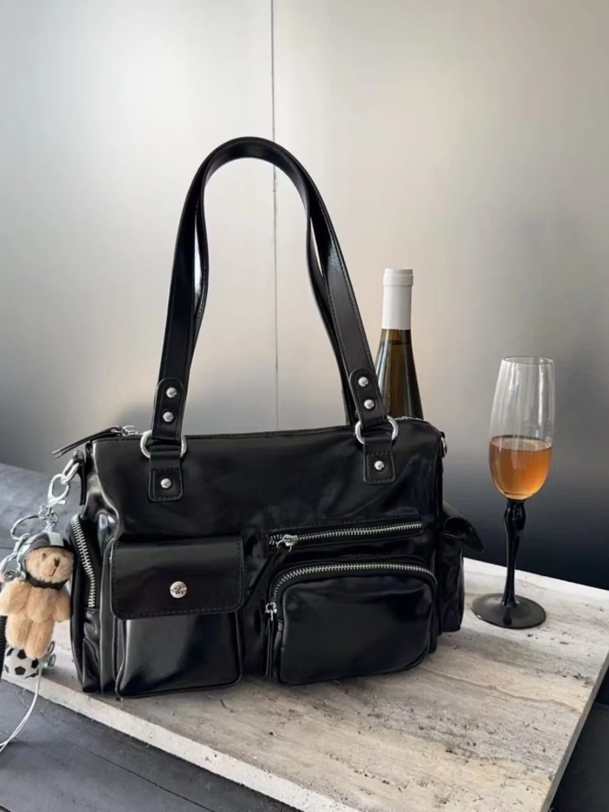 Большая мотоциклетная сумка Capaci, ручная сумка через плечо для женщин, бостонская подушка, крутая большая сумка
Большая мотоциклетная сумка Capaci, ручная сумка через плечо для женщин, бостонская подушка, крутая большая сумка