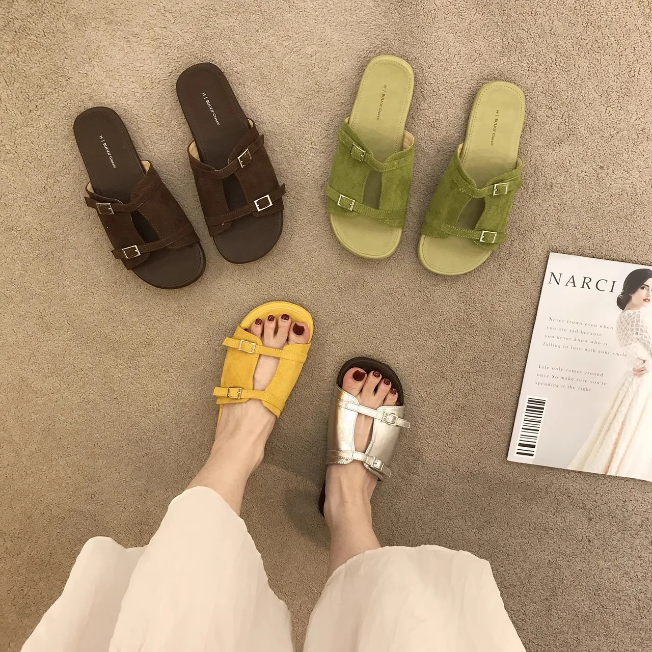 2026 New Yellow One Strap Slides Women Summer Outdoor Thick Sole Sandals Trendy Seaside Beach Non Slip Casual Soft Sole Slippers
2026 New Yellow One Strap Slides Women Summer Outdoor Thick Sole Sandals Trendy Seaside Beach Non Slip Casual Soft Sole Slippers