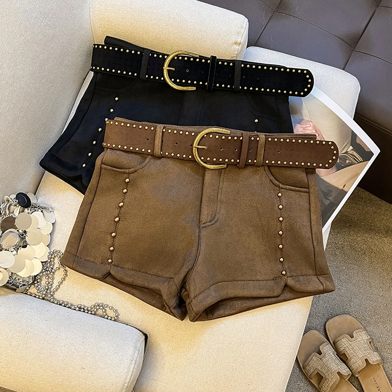 Maillard style fashion shorts women autumn and winter new design sense high waist A-line bottom wide leg boots pants
Maillard style fashion shorts women autumn and winter new design sense high waist A-line bottom wide leg boots pants