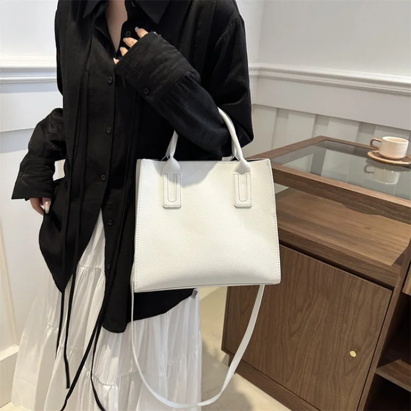 Стильно-элегантная новинка 2025 года, женская роскошная брендовая кожаная сумка на плечо, известный дизайнер, популярная винтажная классика
Стильно-элегантная новинка 2025 года, женская роскошная брендовая кожаная сумка на плечо, известный дизайнер, популярная винтажная классика 