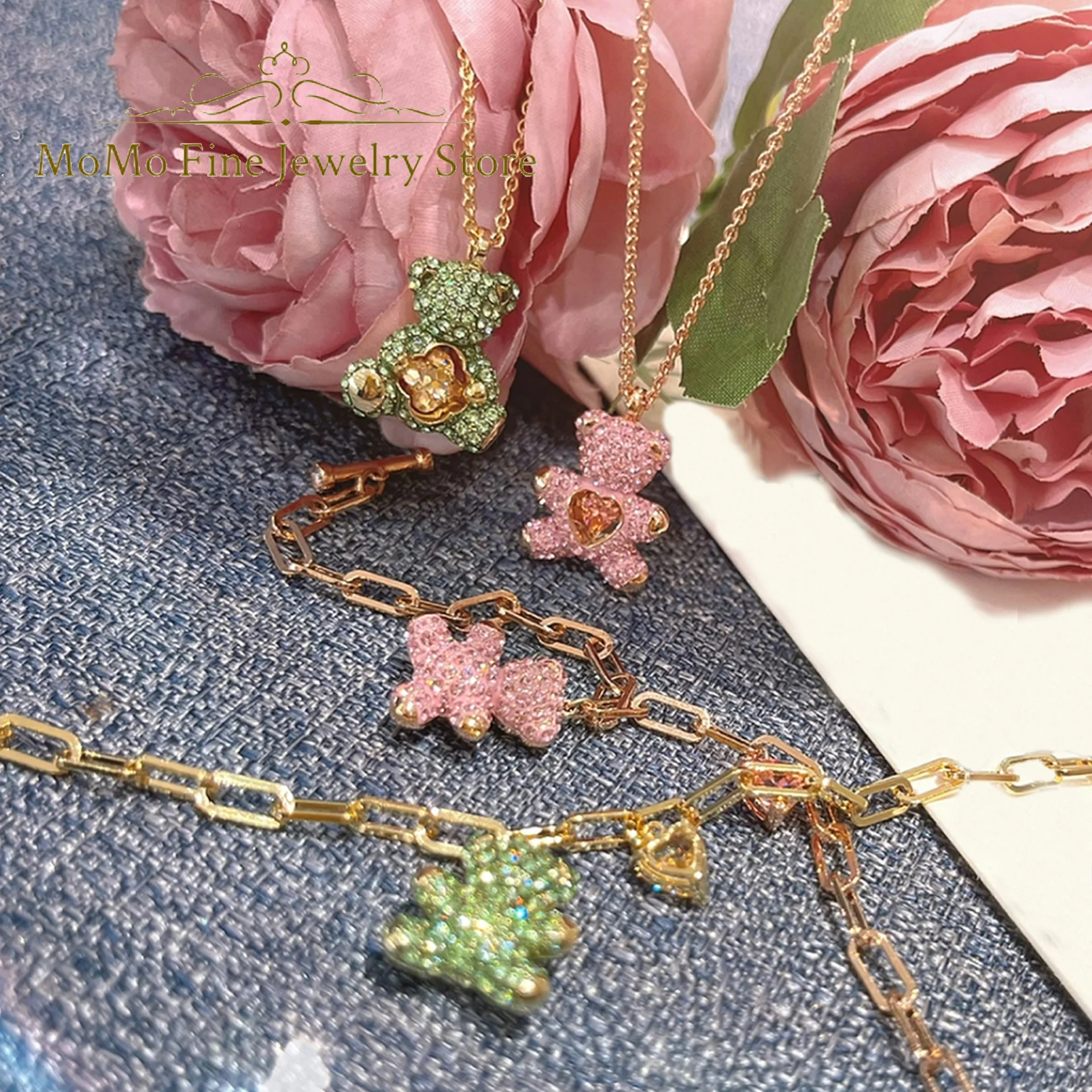 Original 2025 New Fine Jewelry Set Charm Green Pink Bear Pendant Crystal Fashion Pearl Necklace Earrings Romantic Gift for Women
Original 2025 New Fine Jewelry Set Charm Green Pink Bear Pendant Crystal Fashion Pearl Necklace Earrings Romantic Gift for Women