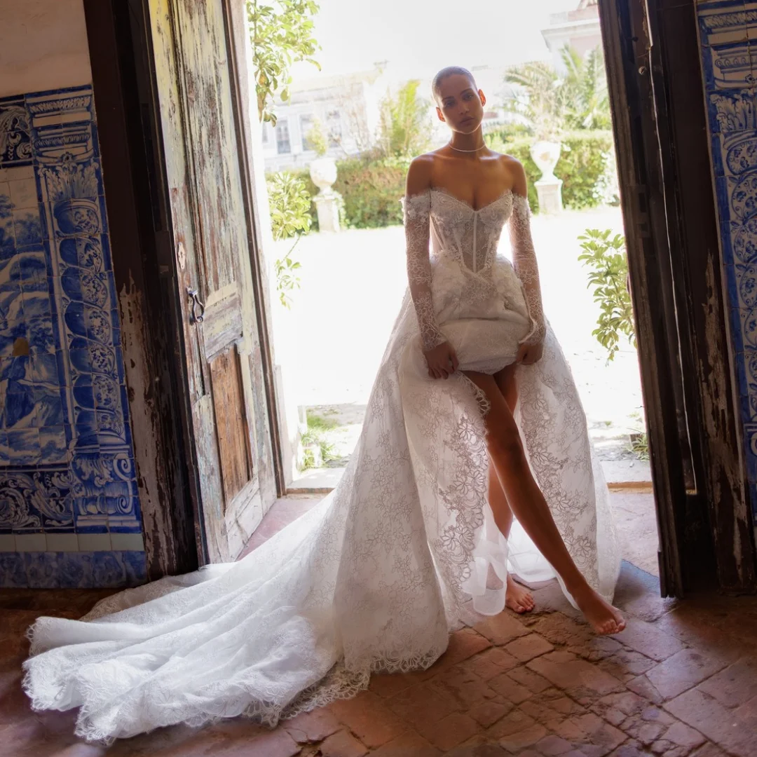 White Wedding Dresses Lace Long Sleeve Sweep Train Bridal Gowns Plus Size Off the Shoulder Luxury robe de mariée Customized
White Wedding Dresses Lace Long Sleeve Sweep Train Bridal Gowns Plus Size Off the Shoulder Luxury robe de mariée Customized